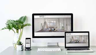 nydo website mockup with flower deco on a table ordi,ipad et mobile